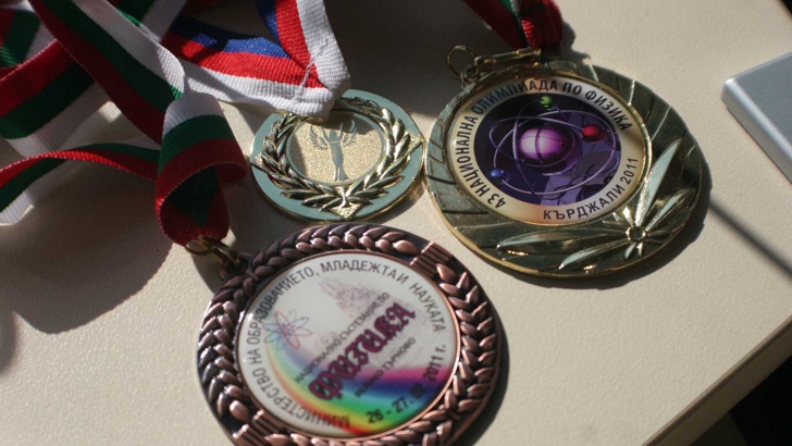 5 медала носят български ученици от олимпиада в ПекинДва златни,
