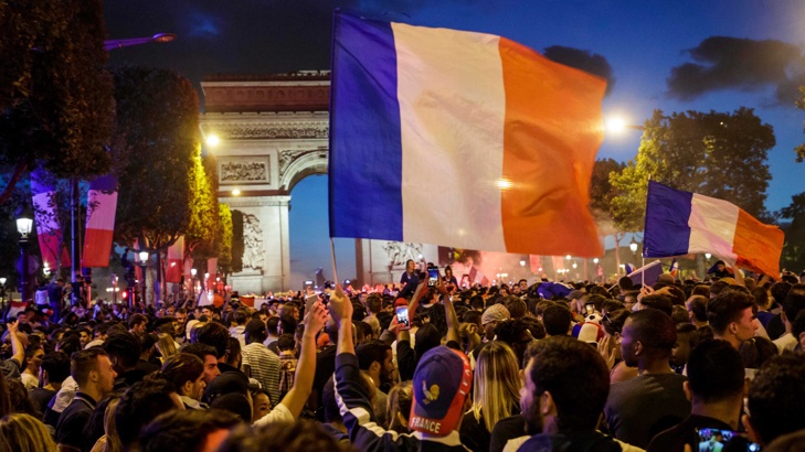 110 хиляди полицаи на крак във Франция в деня на