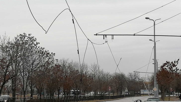 Скъсаха се тролейбусните жици в пловдивския ж к Тракия Тролейбусните жици от