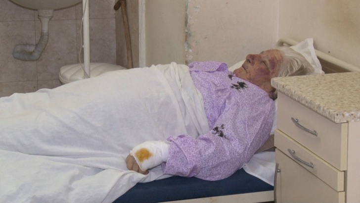 Битата баба от Гурково е в стабилно състояние83 годишната Иванка Койчева