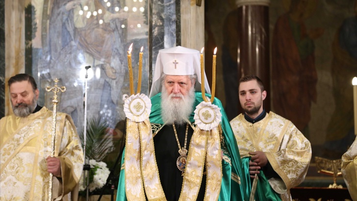 Патриарх Неофит благослови християните по случай РождествоПравославният свят отбелязва Рождество