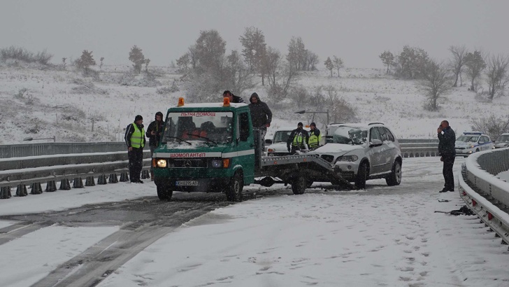 Джип БМВ се вряза в товарен автомобил на ГП Е 79 край