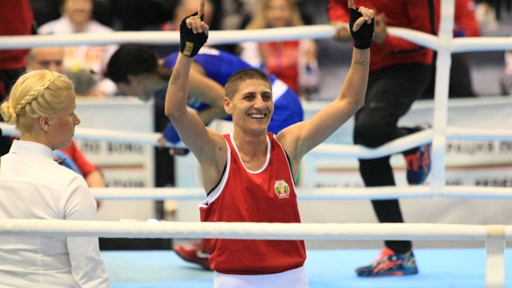 България класира две боксьорки за финалите от първата сесия на