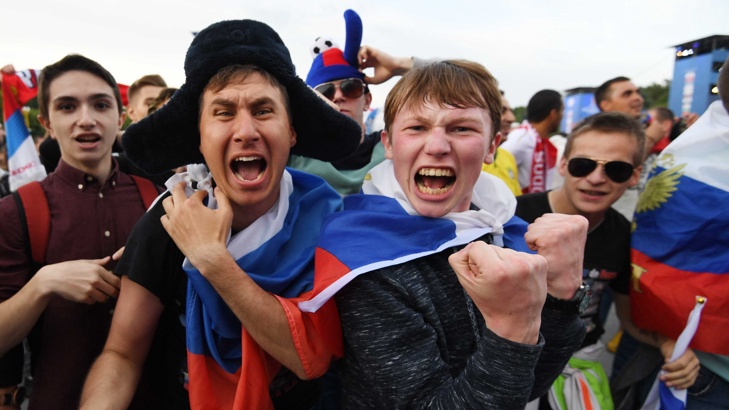 Няколко хиляди привърженици на националния отбор по футбол отпразнуваха победата