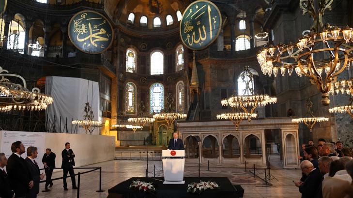 Президентът на Турция Реджеп Ердоган прочете редове от Корана в