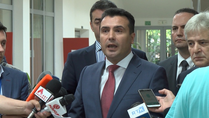 Заев докладва за решението на лидерската среща в Скопие