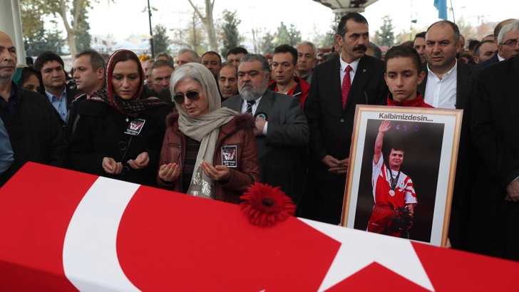 Гробът на починалия миналата година в Турция световен и олимпийски