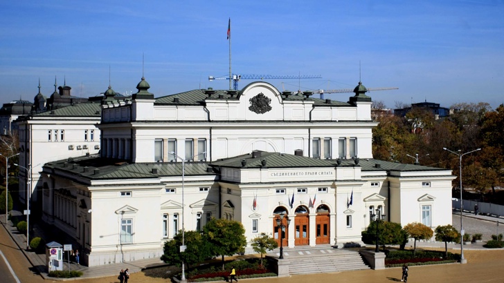 Двама вицепремиери и четирима министри на парламентарен контролДвама вицепремиери и