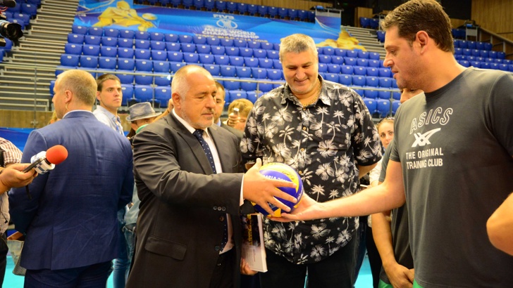 Бойко Борисов след среща с националния отбор по волейбол в Двореца на спорта във Варна.