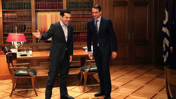 Премиерът Ципрас и лидерът на опозицията Мицотакис. 