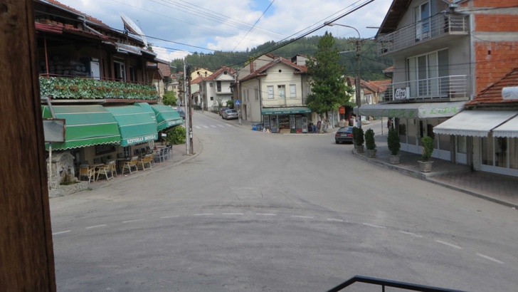 Става вече година откакто България прекрати всякакви служебни стопански и