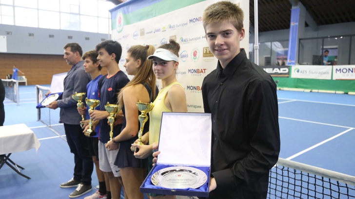 Номер 1 в Европа при тенисистите до 16-годишна възраст - Пьотр Нестеров.