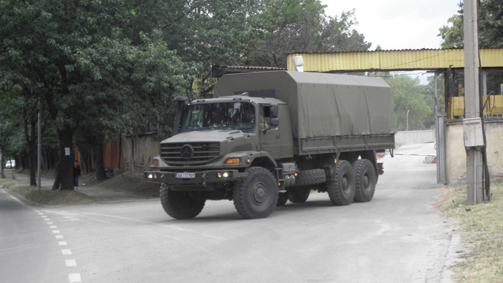 Военна техника се придвижва по пътищата на страната На АМ