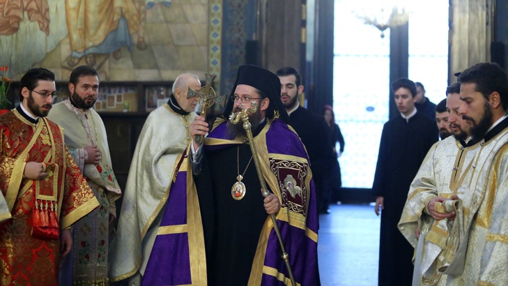 Белоградчишкият епископ Поликарп отслужи празнична литургия в Св Неделя Стотици миряни