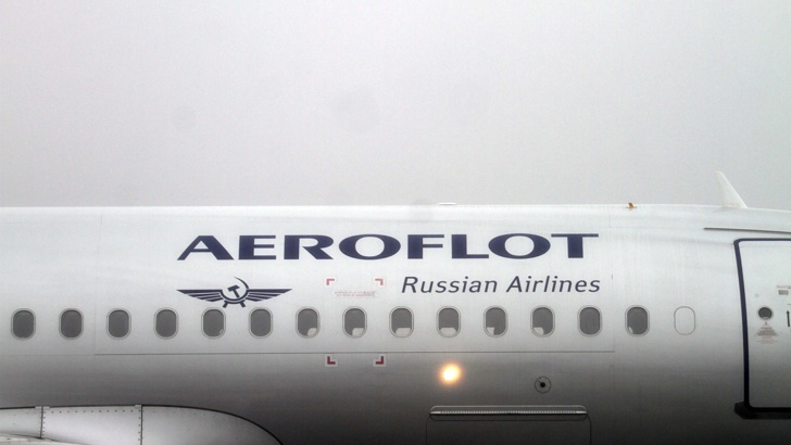 Британските власти извършиха проверка на борда на руски самолет, принадлежащ