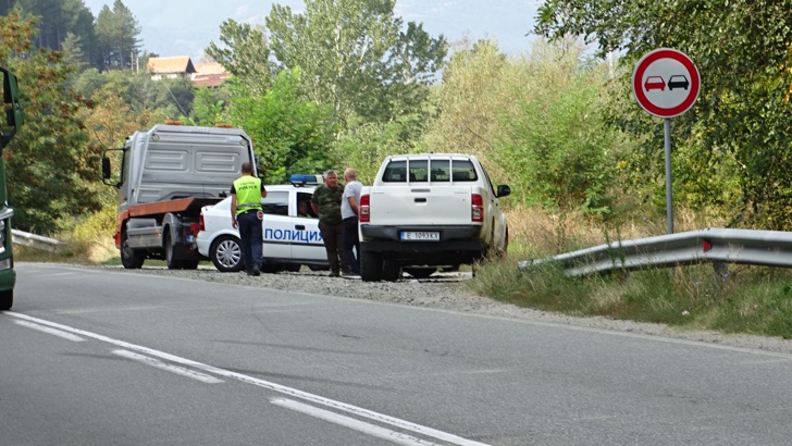 Две катастрофи за час на пътя Симитли-Банско, един е пострадалДве