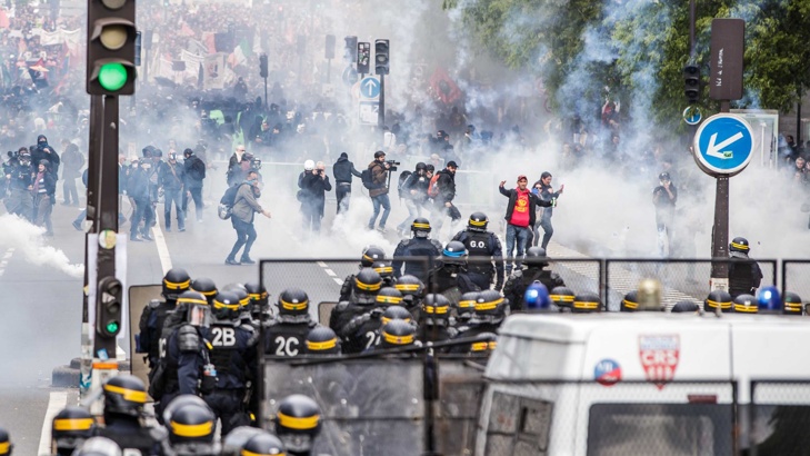 Френската полиция съобщи че са задържани 109 души след първомайските