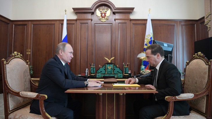 Руският президент Владимир Путин смята че правителството на Дмитрий Медведев