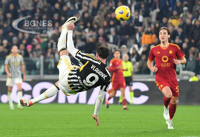 Juventus took the derby with Roma and moved within two points of Inter