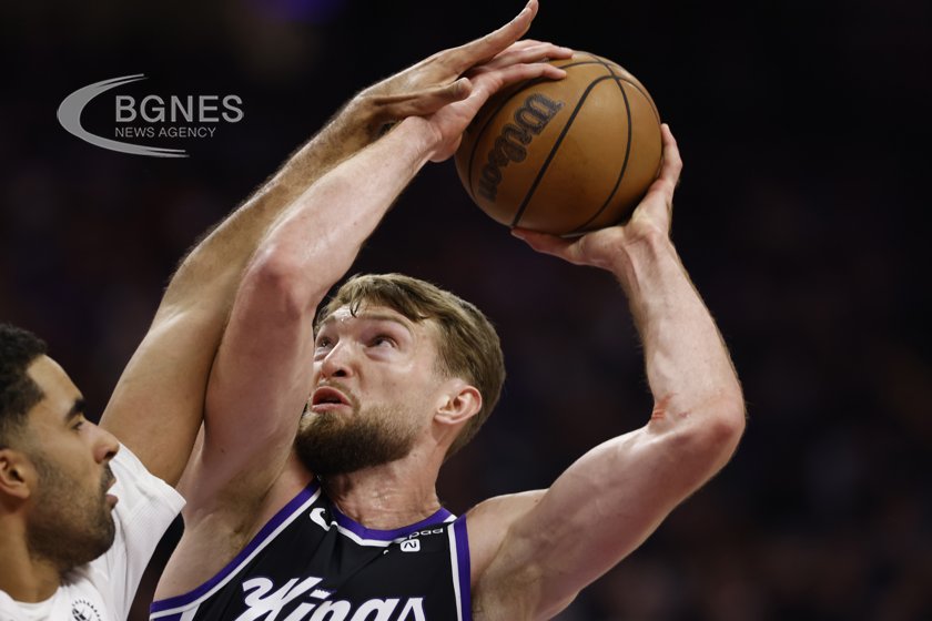 Kings survive against Raptors, Vezenkov watches from the bench