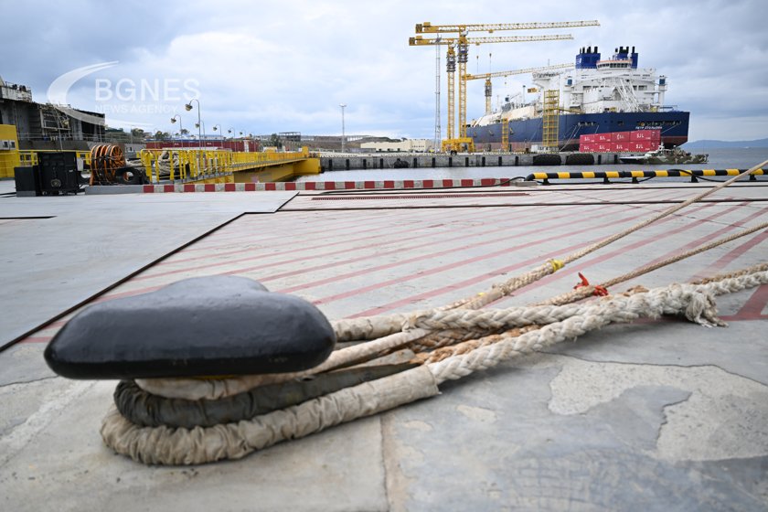 Japan’s biggest shipping companies halt vessel transits through  Red Sea