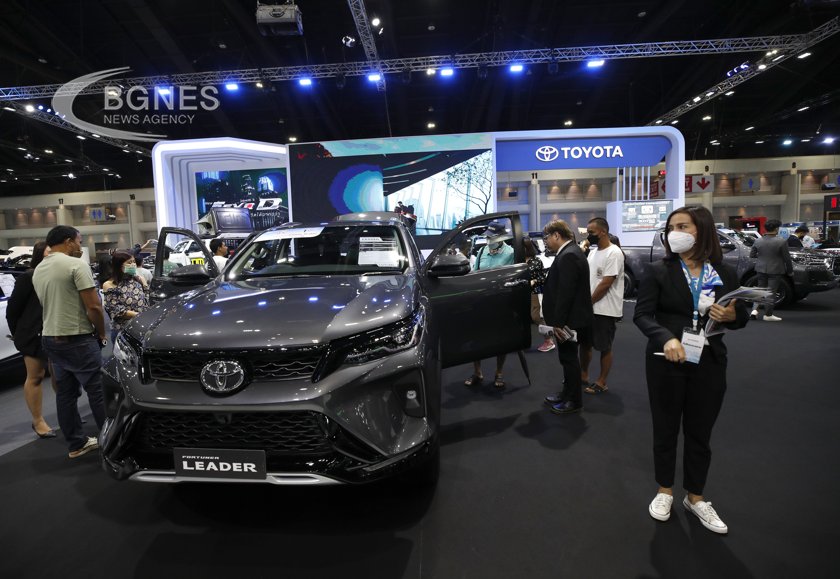 Toyota sets new world record for annual car sales