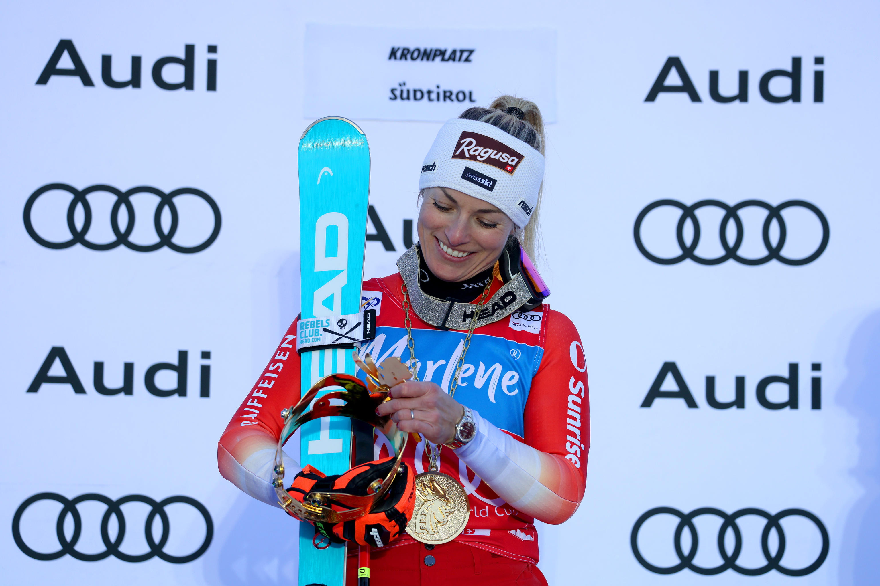 Lara Gut-Behrami closes in on Shiffrin after giant slalom win in Kronplatz