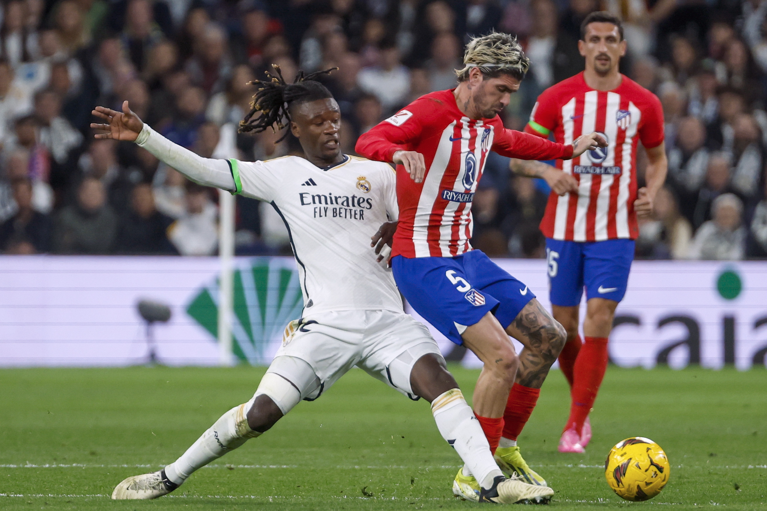 Atletico scores stoppage time equalizer to earn point against city rivals Real