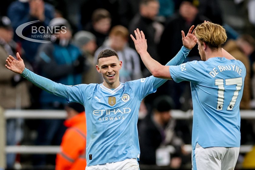 Foden's hat-trick moved Manchester City within two points of the summit