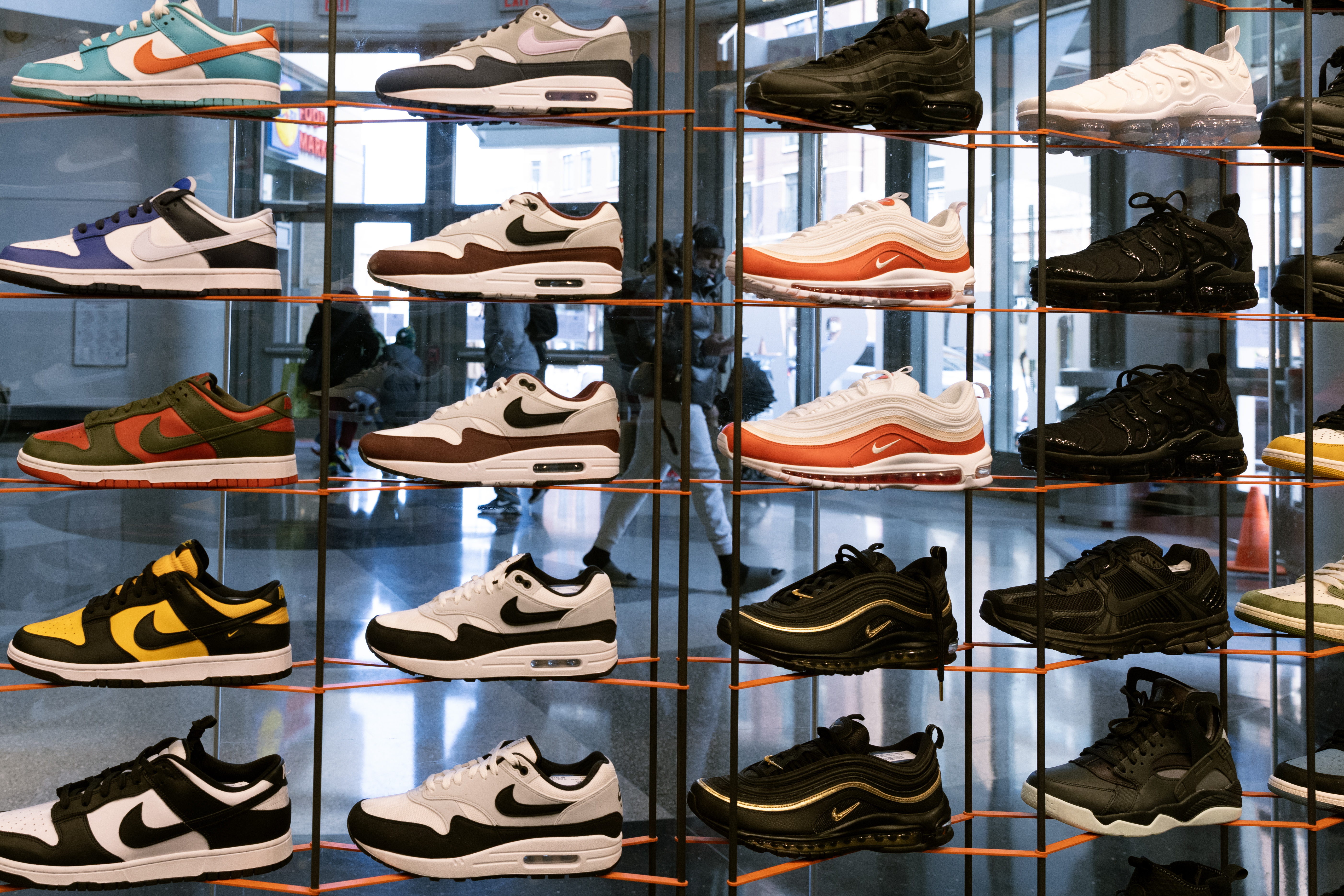 Nike will cut costs in the coming years