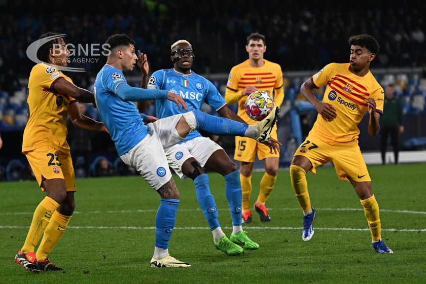 Napoli and Barcelona left the tie for the second leg