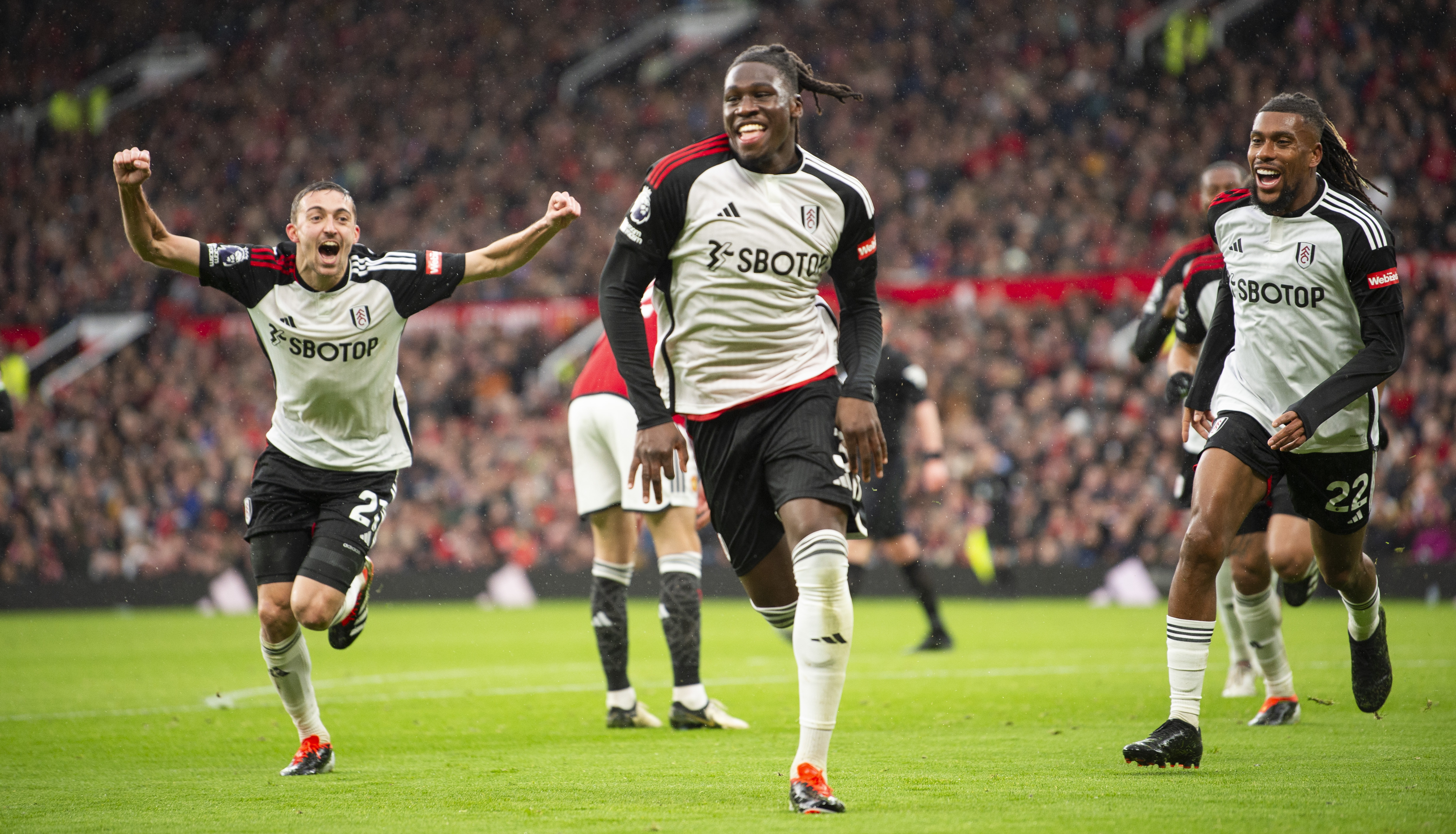 Fulham stuns Manchester United with 2-1 upset at Old Trafford