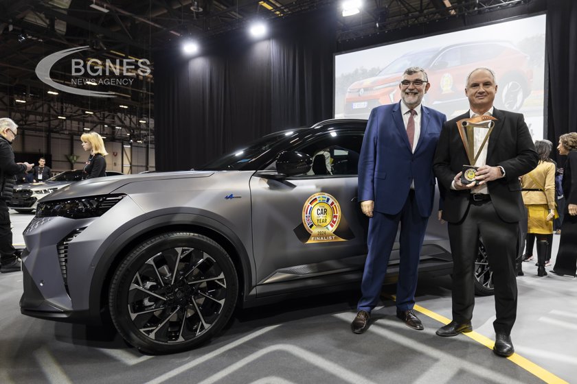 Electric Renault Scenic wins Car of the Year