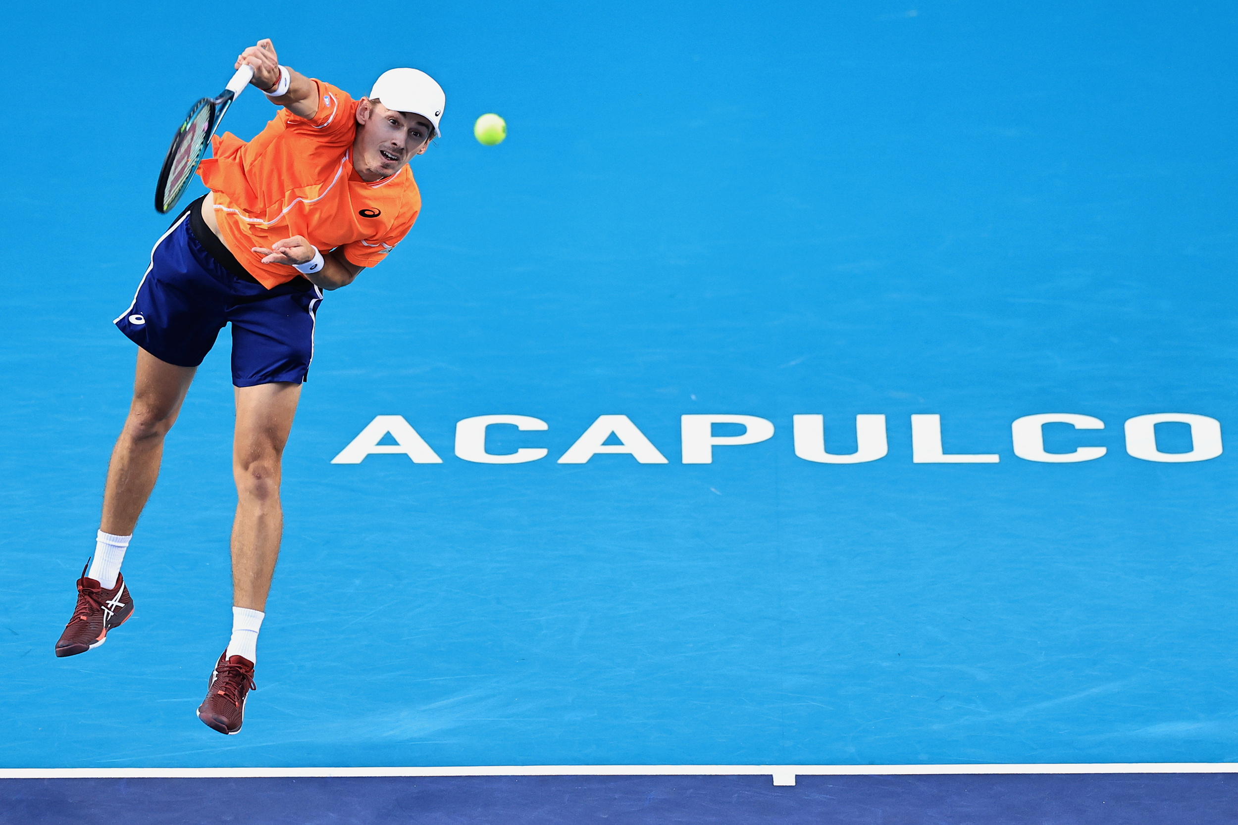 De Minaur overcomes Tsitsipas for another semi-final in Acapulco