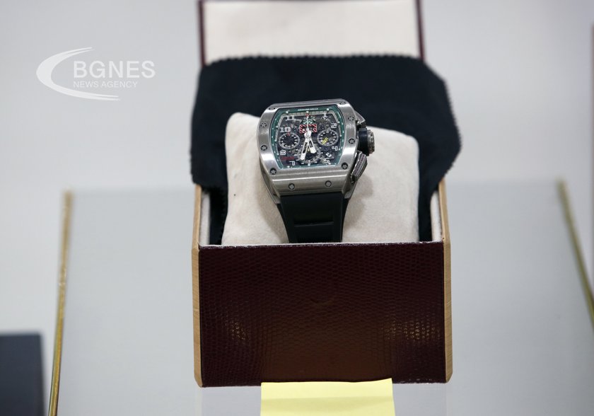 900 luxury watches 'disappeared' in Japan