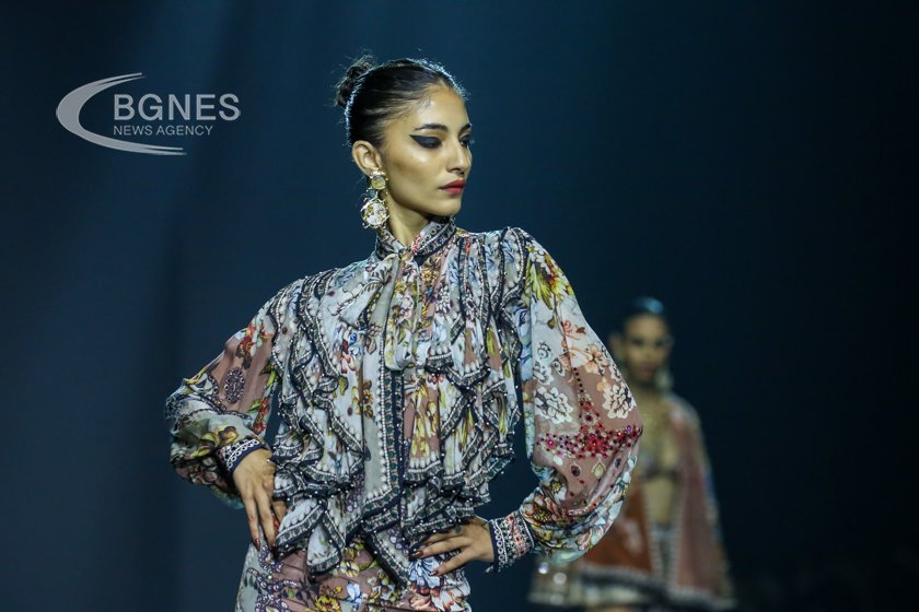 Lakme X FDCI Fashion Week combines tradition with glamour