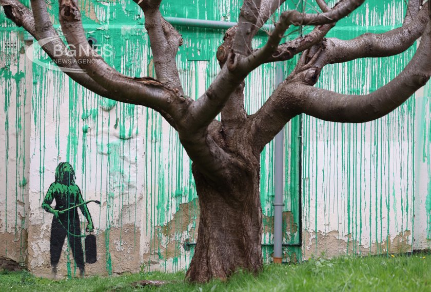 London will guard Banksy graffiti after paint attack in London