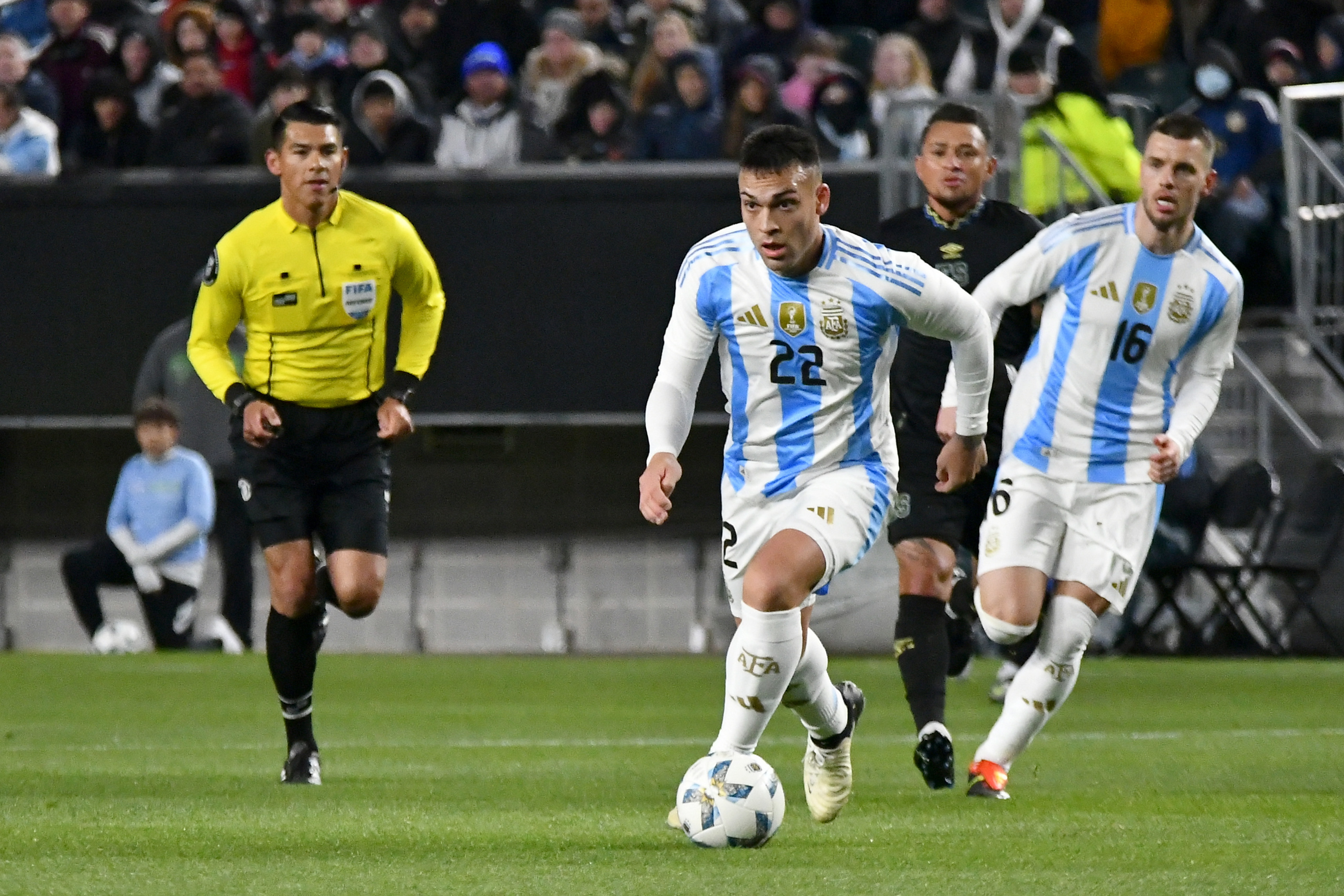 Columbia surprised Spain, Argentina beat El Salvador without Messi