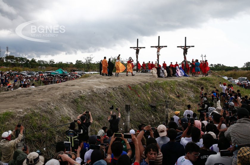 Filipino fanatics commemorated Good Friday with self-flagellation and crucifixion