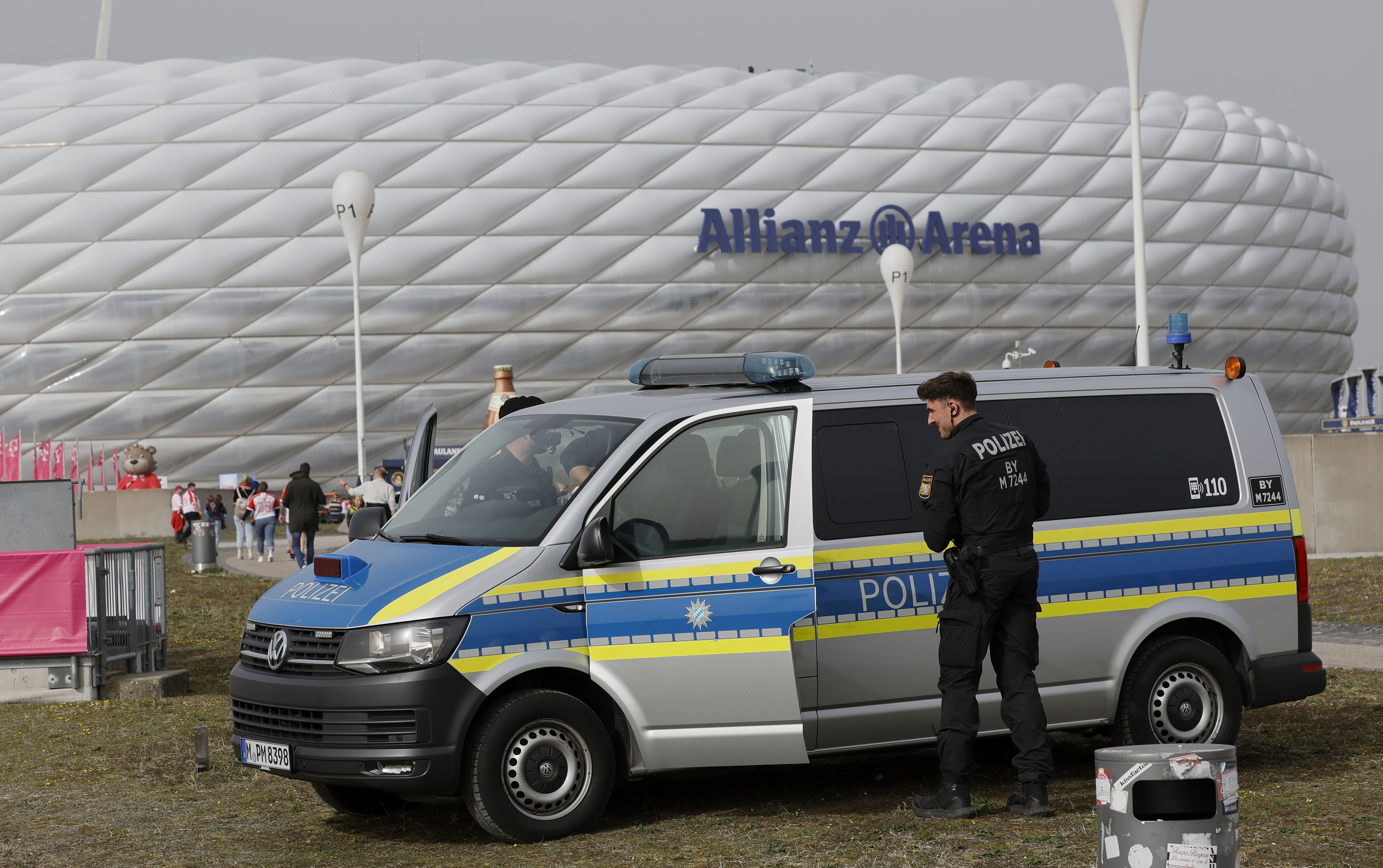 Police in Munich steps up security ahead of Der Klassiker due to threat of a terrorist attack