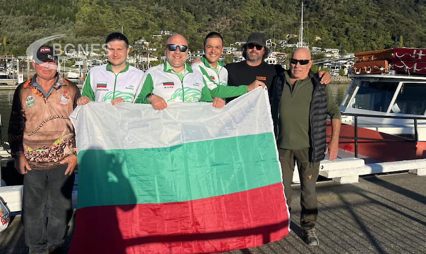 Bulgarian swimmer Tsanko Tsankov swam the Cook Strait in record time!