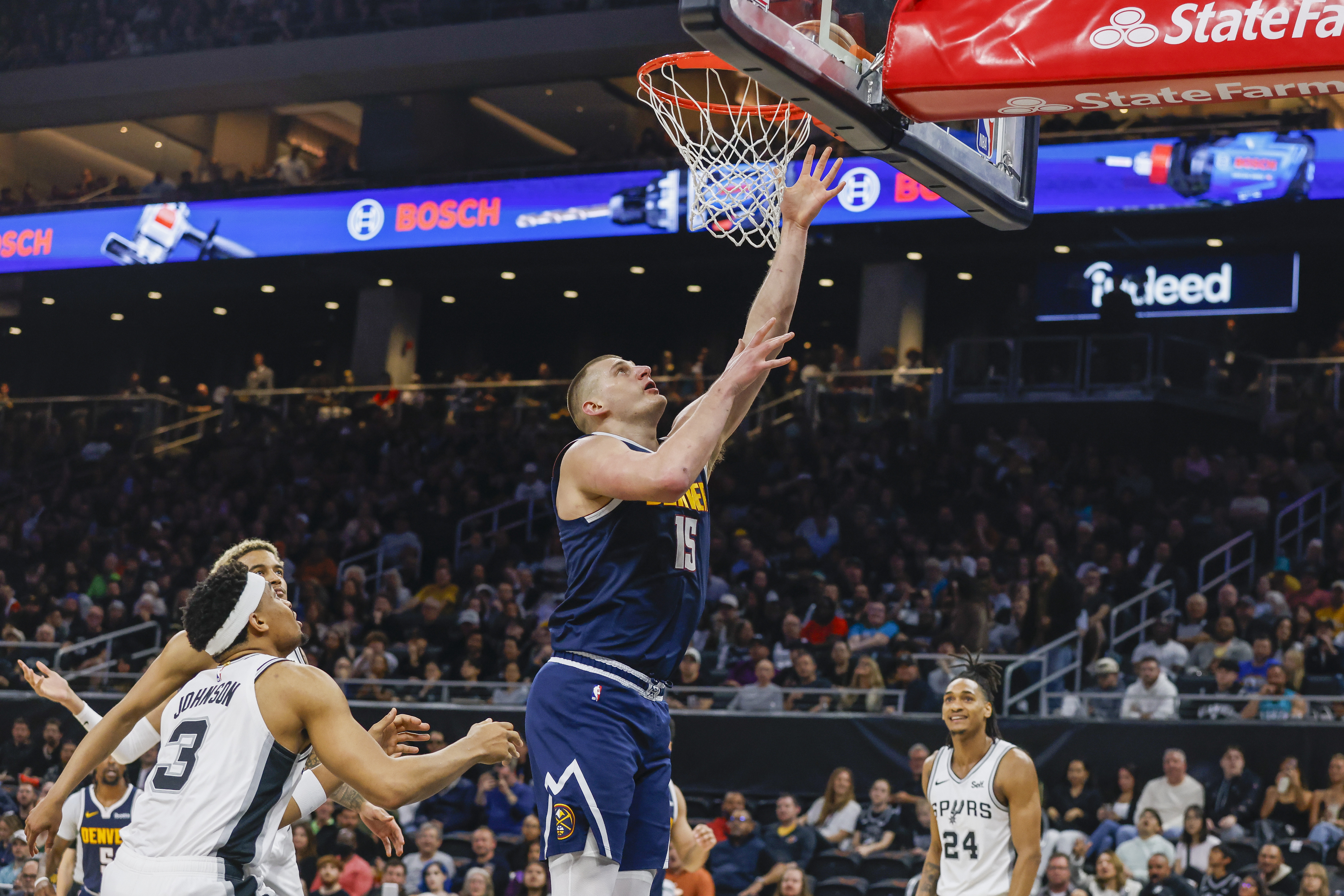 Denver regains first place in the West after Jokic's 41-point game against Minnesota