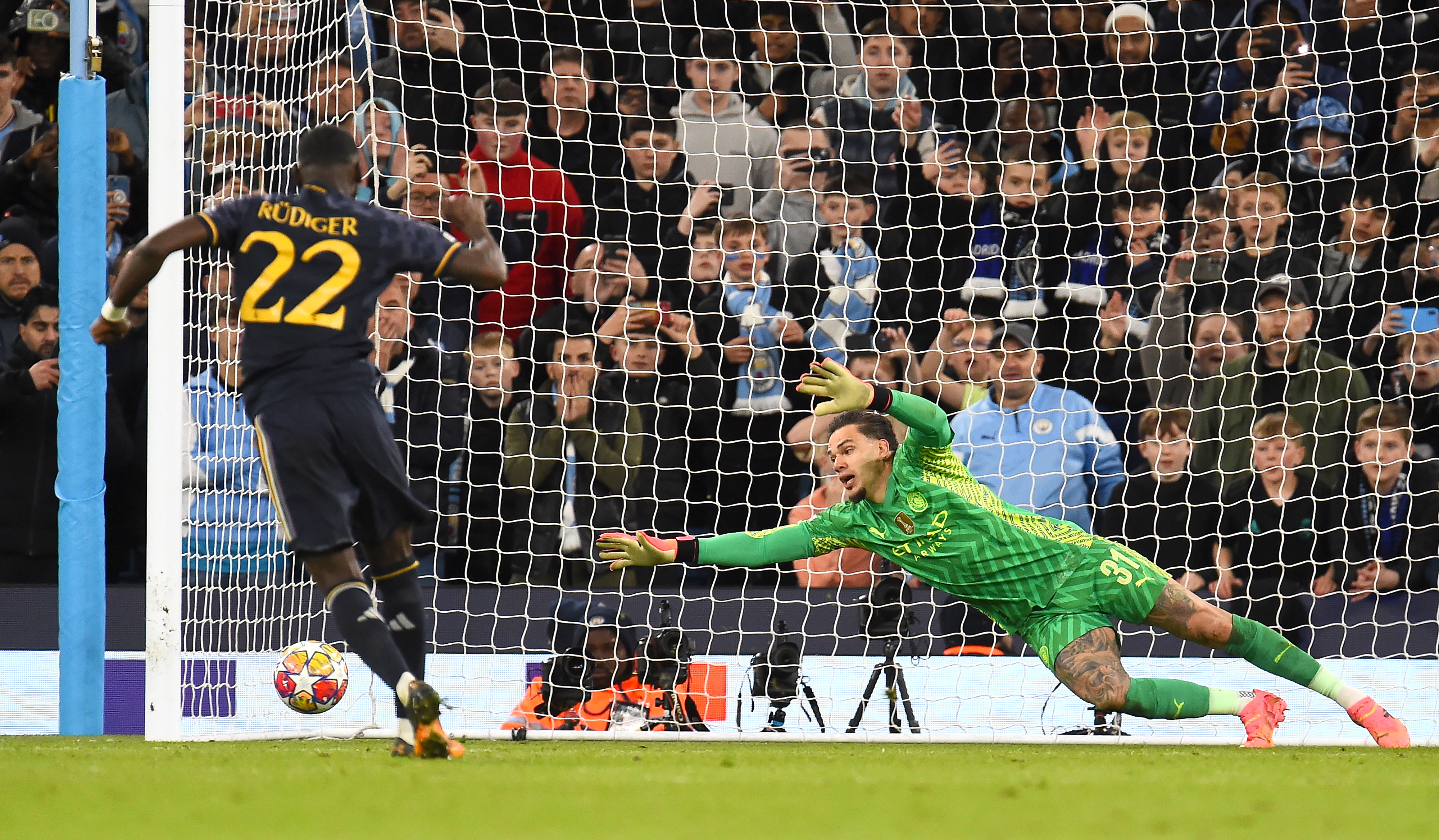 Real dethroned City after penalties, Bayern stopped Arsenal