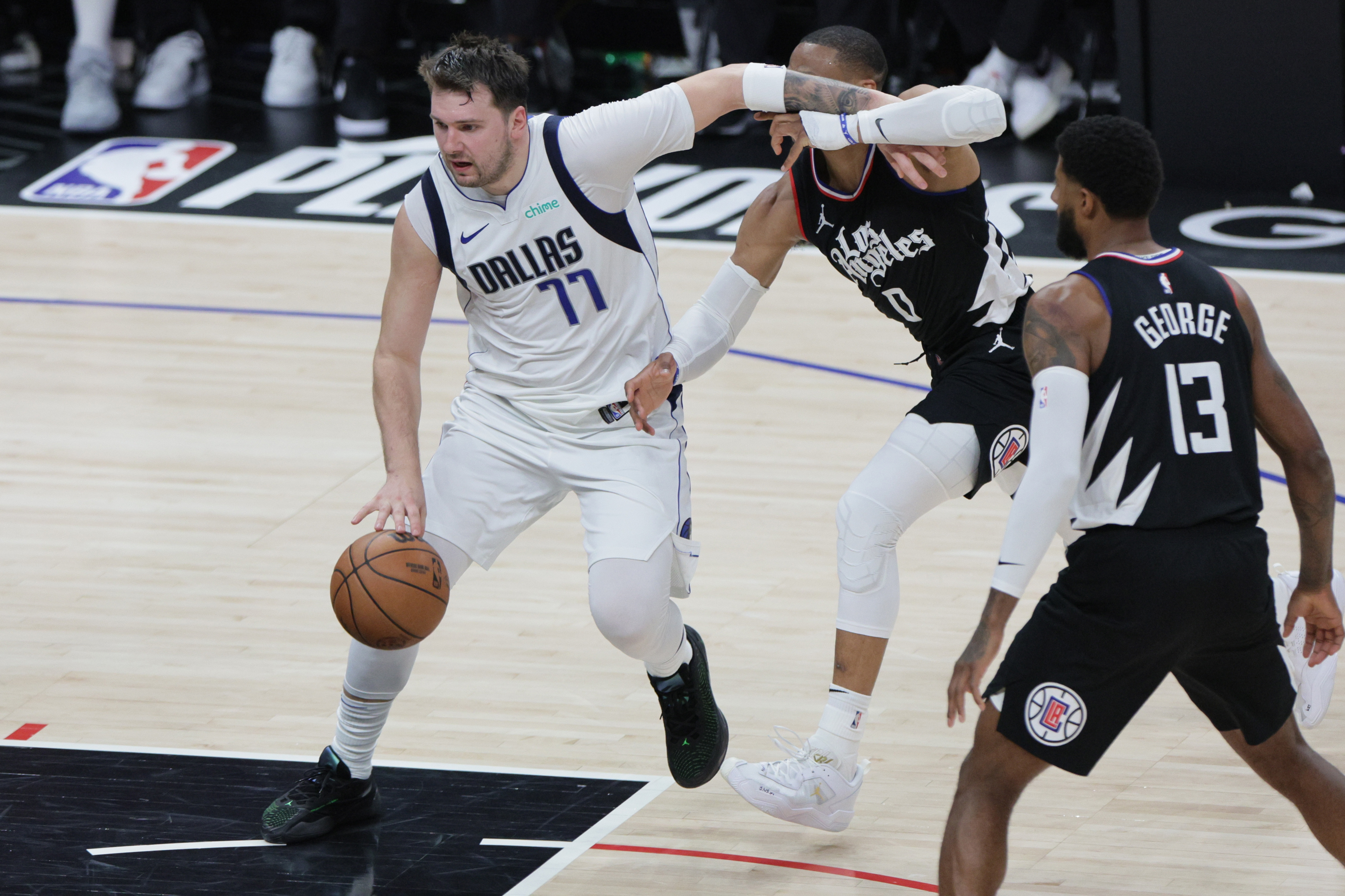 Doncic leads Mavericks to a win in Game 2 against Clippers