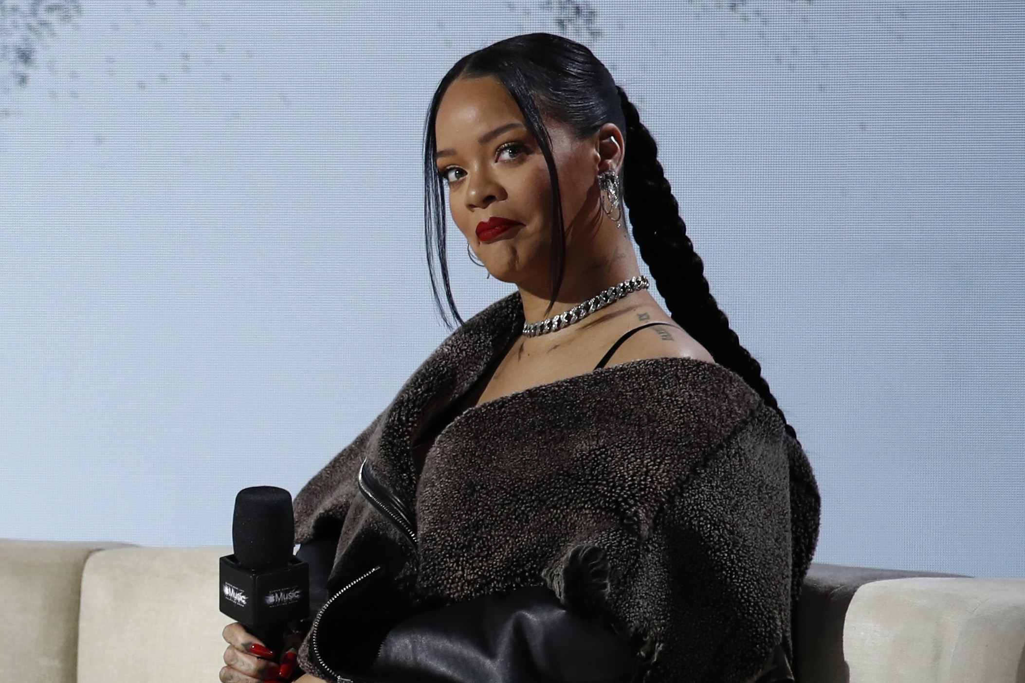 Rihanna hints at a new album