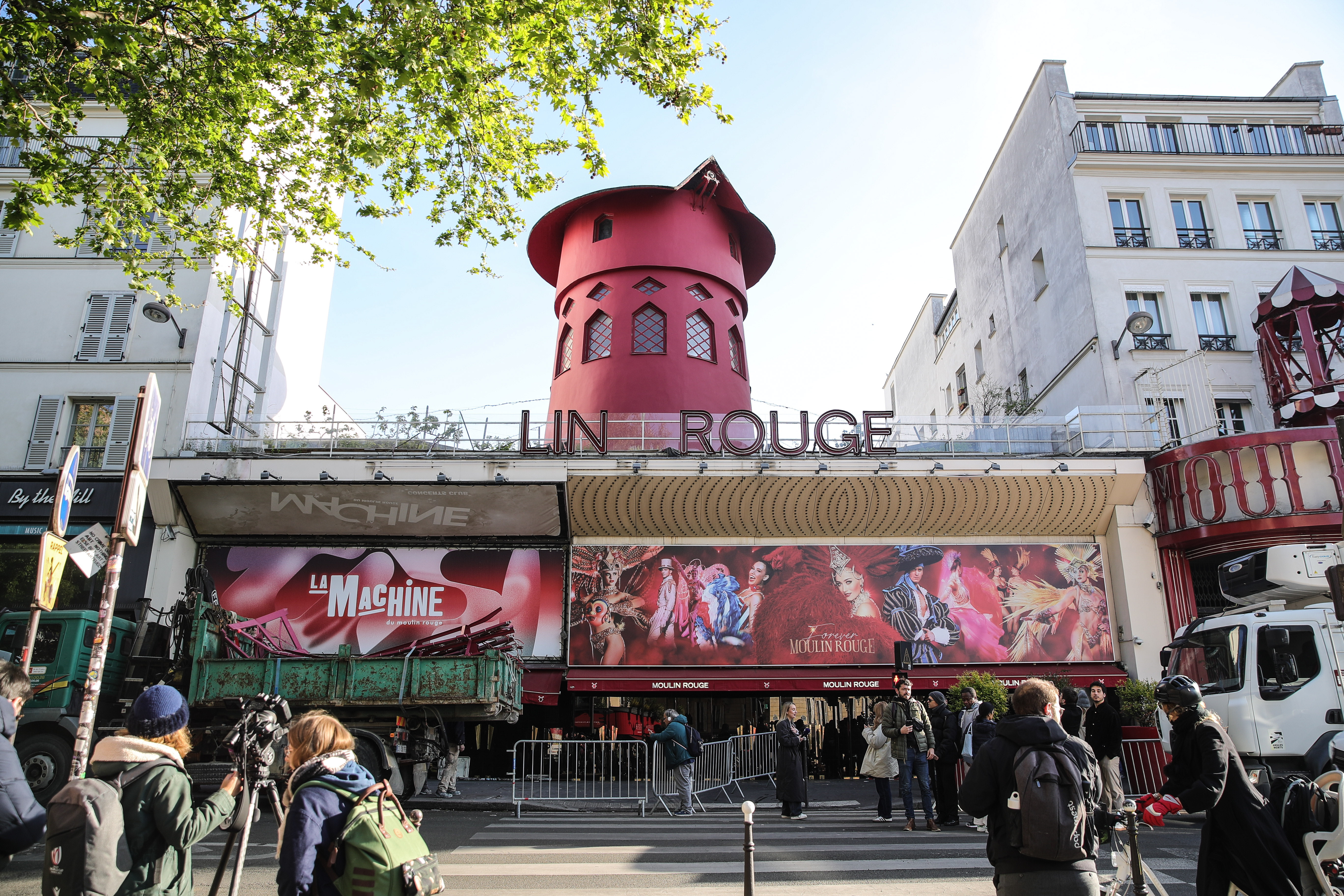 The artisans behind the scenes keep the Moulin Rouge sparkling