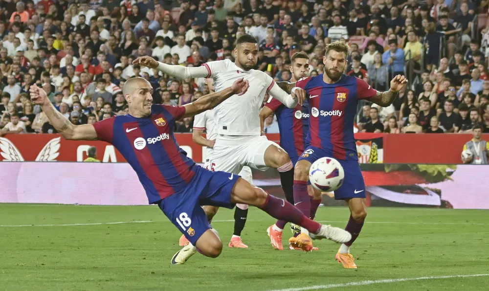 Barcelona send Xavi off with a win