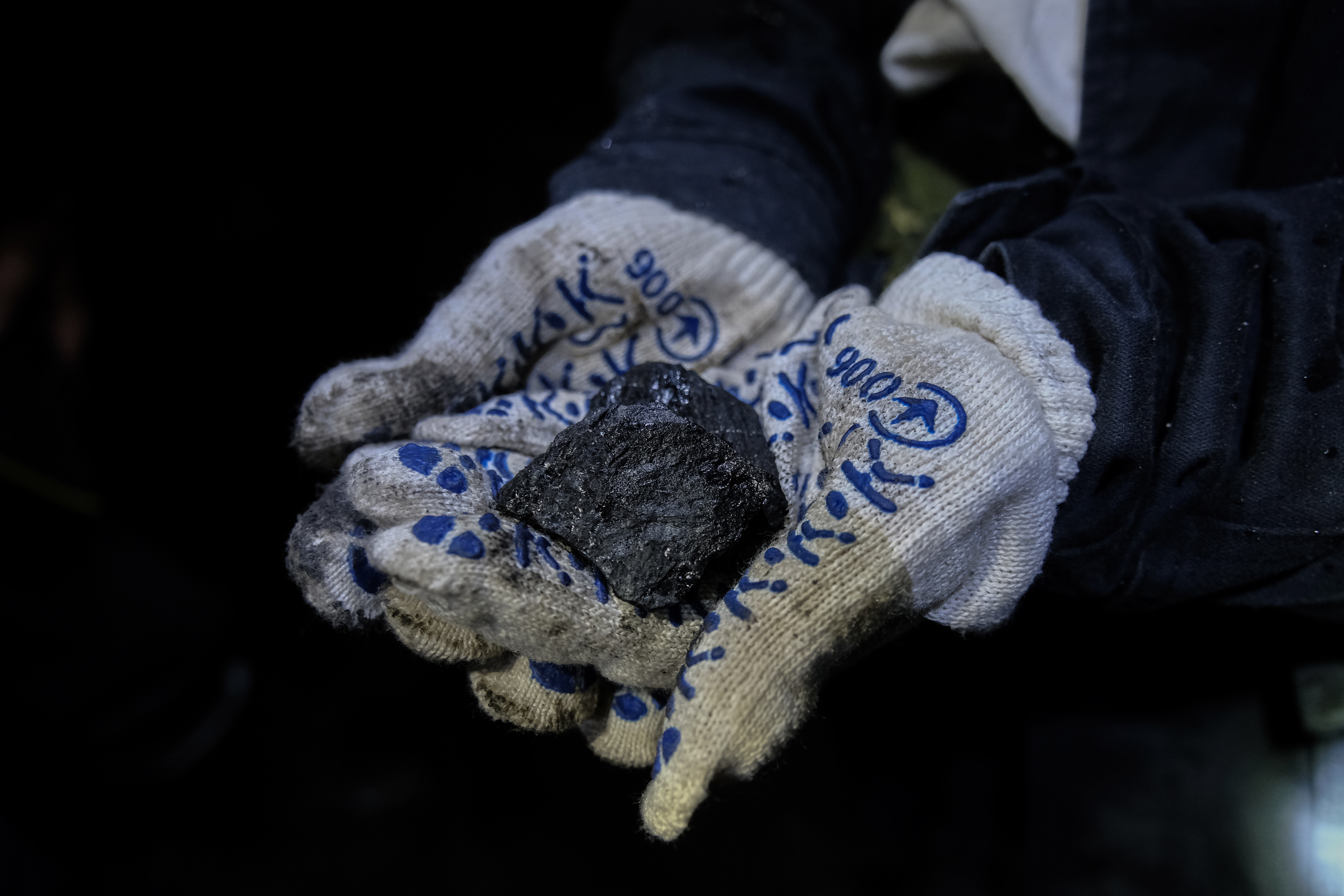 Colombia suspends coal sales to Israel