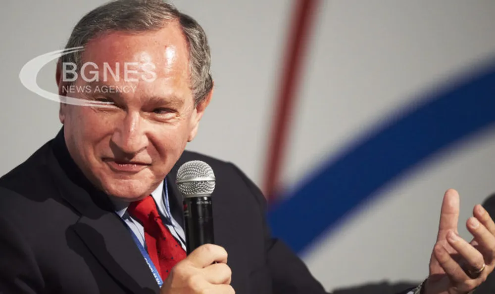 George Friedman: Europe is in disarray, Putin is weak, US will change