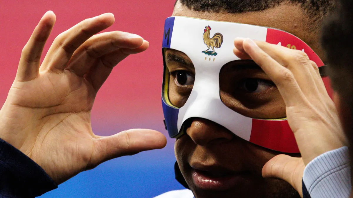 Mbappe showed the mask with which he will play until the end of Euro 2024